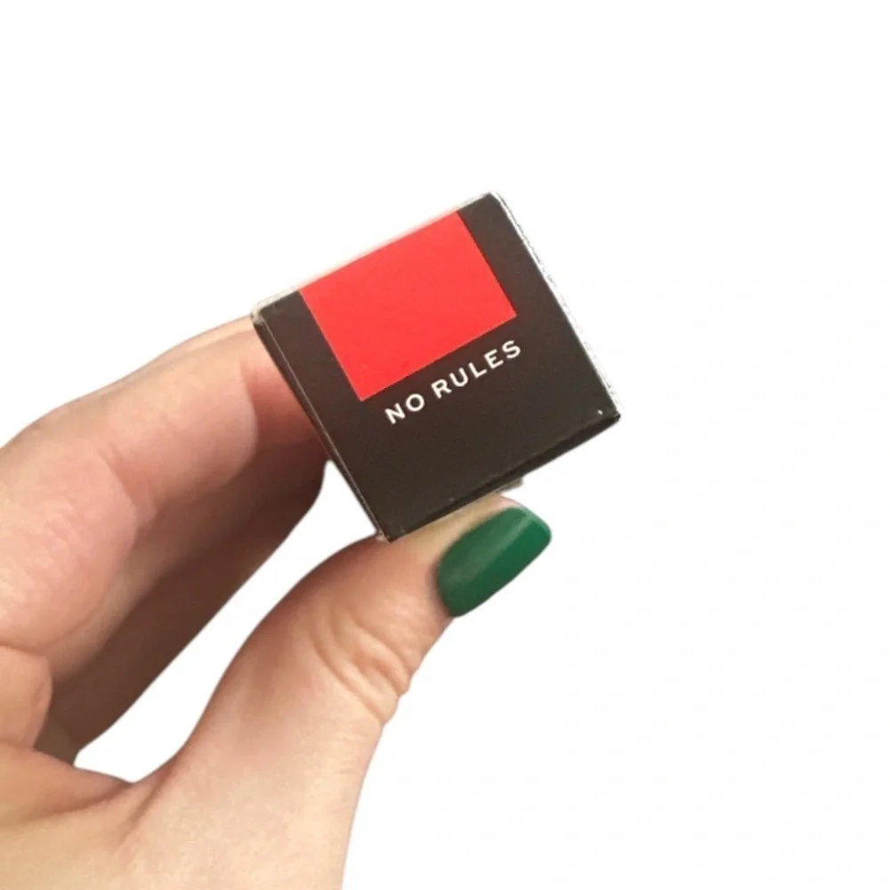 Jaclyn Lip Liner in Vibrant Red